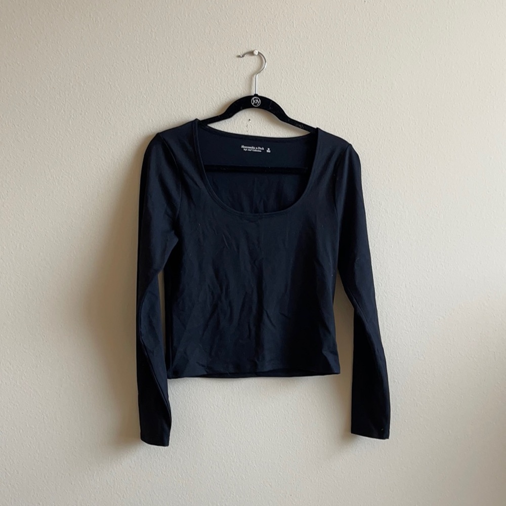 Abercrombie & Fitch - Cropped Long Sleeve Tee